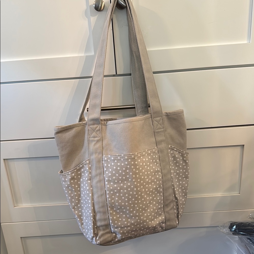 31 Go-To Tote in Taupe Dancing Dot